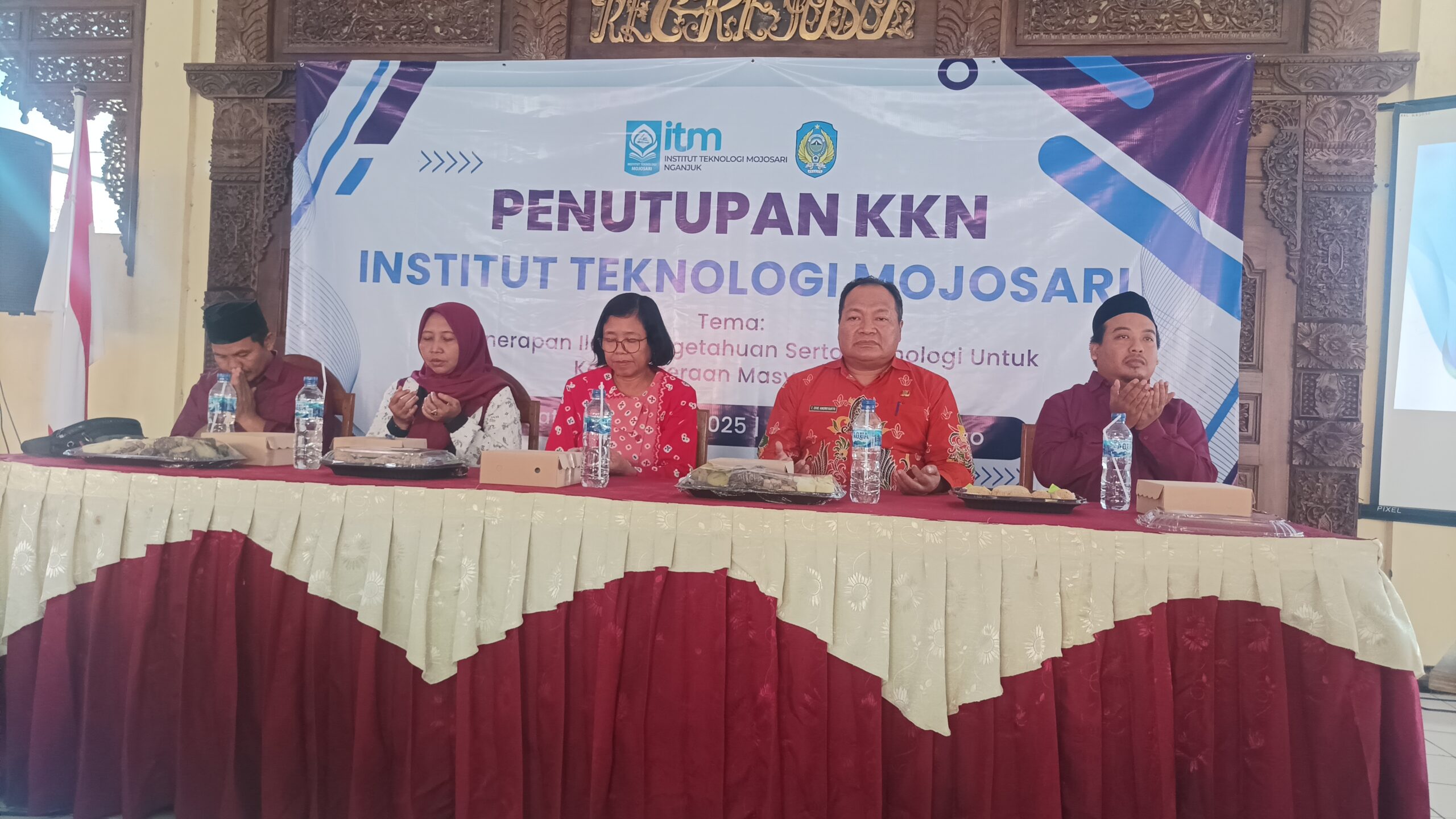 Read more about the article Penuh Haru, Camat Rejoso Sebut KKN Institut Teknologi Mojosari 2025 Terbaik dalam Pengemasan Program